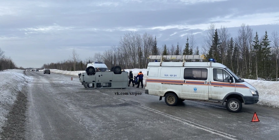 В районе Коашвы на дороге перевернулся УАЗ