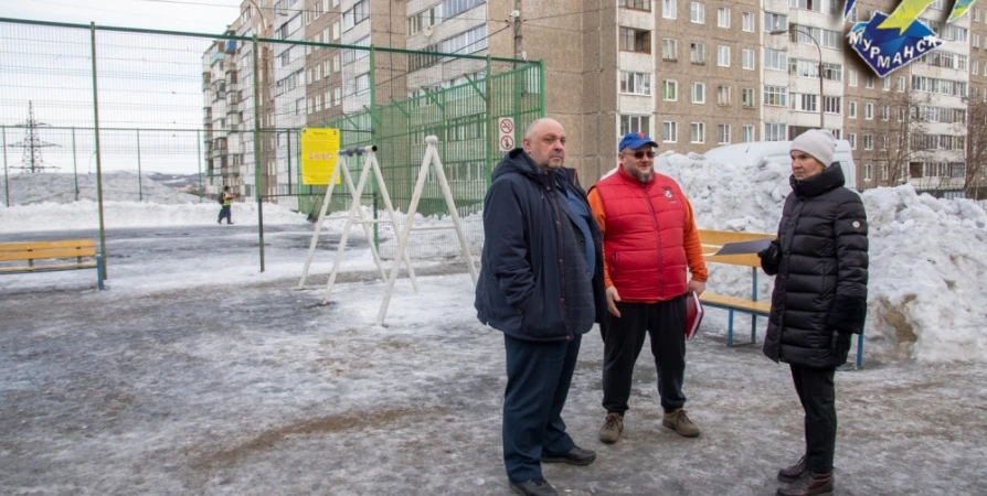 На спортплощадке на Гагарина в Мурманске заменят футбольные ворота и ограждение