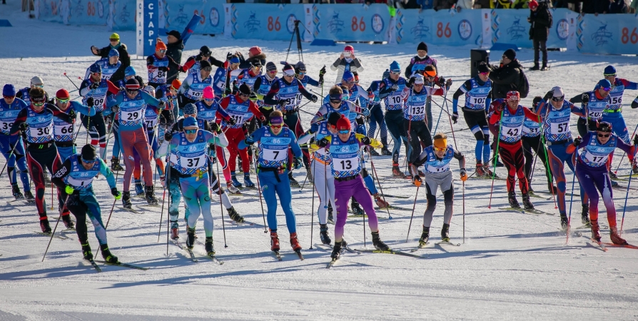 Участников лыжного марафона в Мурманске угостят солеными огурцами