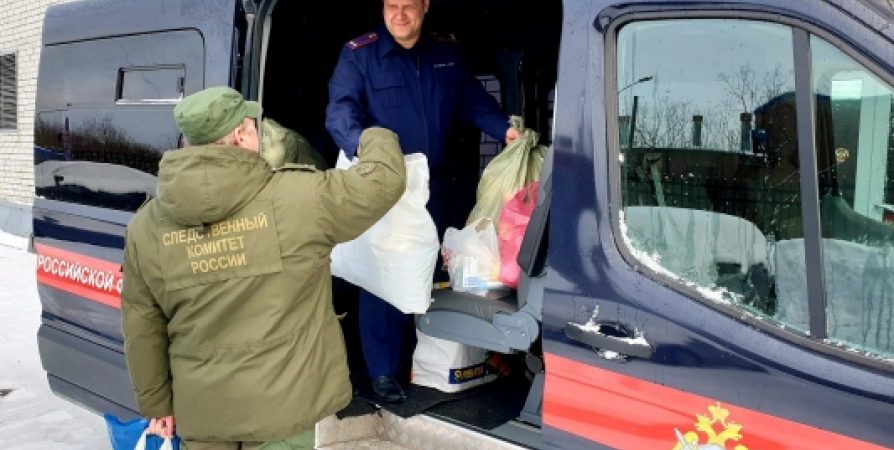 Мурманские следователи передали гуманитарную помощь для жителей Донбасса