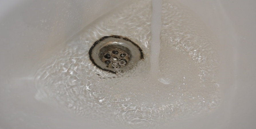 Горячую воду в Мурманске отключат в шести домах