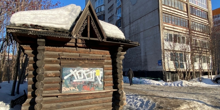 В Мурманске разыскивают владельца деревянного ларька  на Кольском