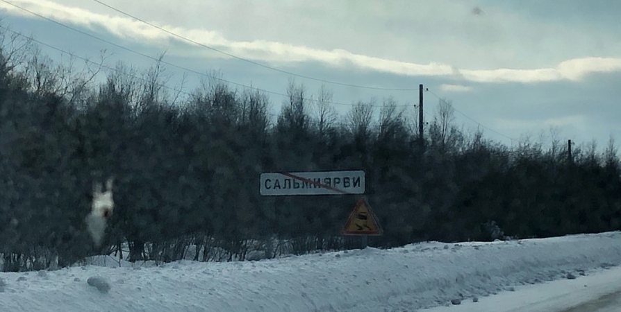 Из-за снега и ветра закрыт проезд по дороге Заполярный-Сальмиярви