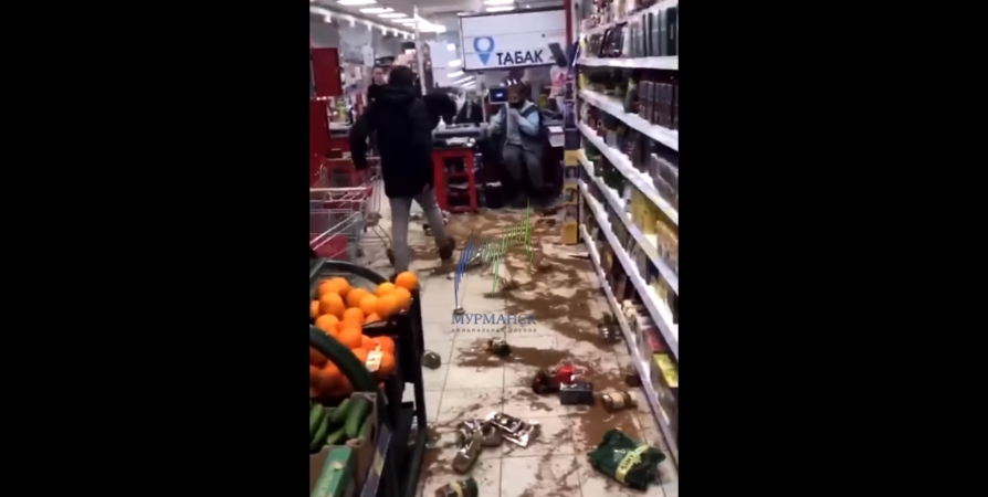 В Мурманске на Фролова 16-летний подросток устроил погром в магазине