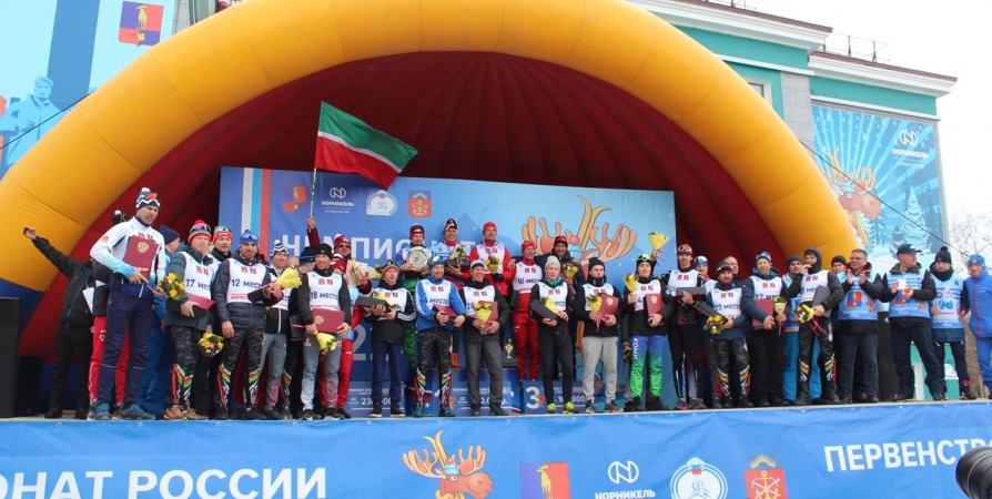 В Мончегорске сильнейшие лыжники страны боролись за победу в марафоне на 70 км