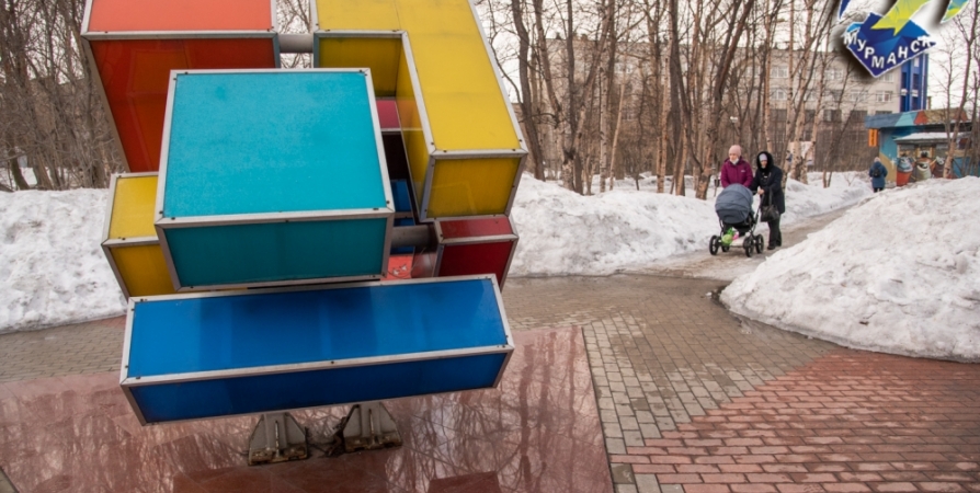 В Мурманске проверили уборку снега в сквере «Молодежный»
