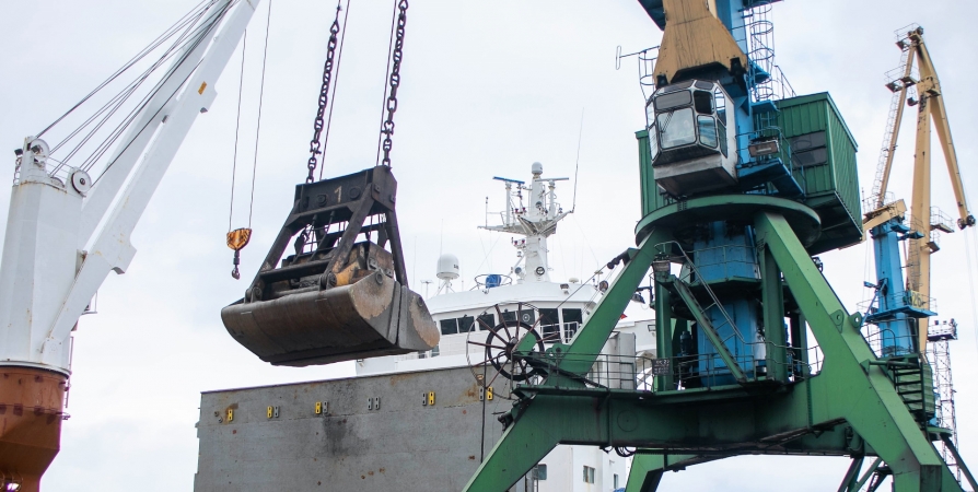 В торговом порту Мурманска обработали почти 10 тысяч тонн щебня