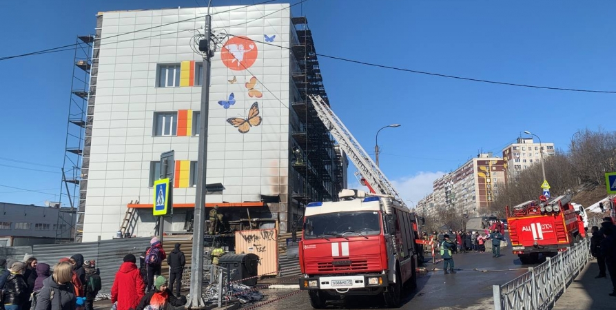 110 мурманчан эвакуировали из детской поликлиники на Папанина из-за пожара