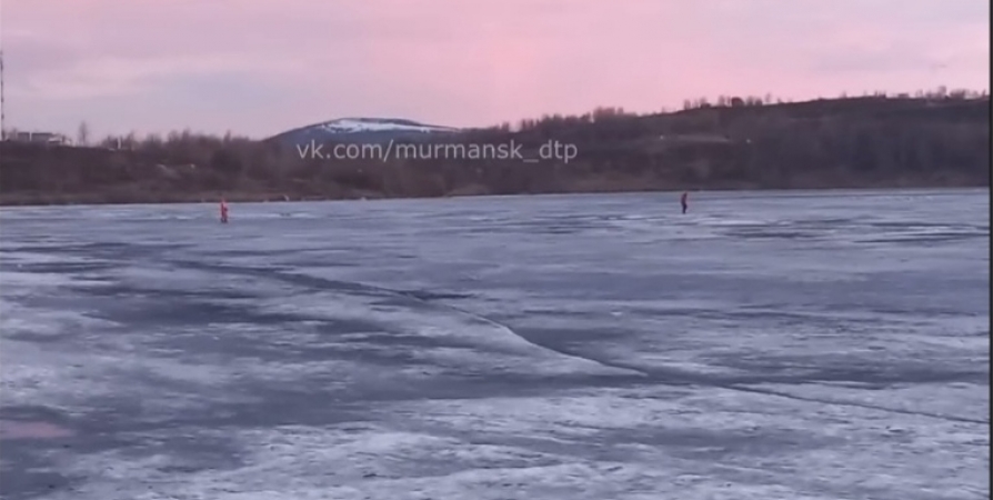 Мурманчанин прыжками и танцами проверил прочность льда Семеновского озера