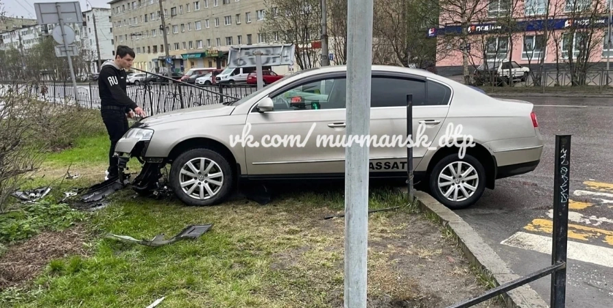 В Мурманске неадекватного водителя после ДТП привязали к забору