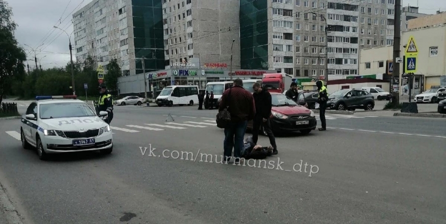 В Мурманске на Героев Рыбачьего водитель Hyundai сбил пешехода