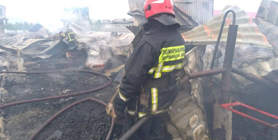 68 жителей Ковдора эвакуировали из-за пожара на крыше