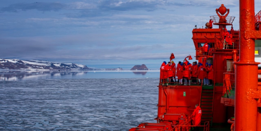 Из экспедиции на Северный полюс в Мурманск вернулся «Ледокол знаний»
