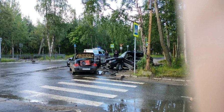 В Кандалакше пьяный водитель Mitsubishi устроил ДТП с пострадавшим