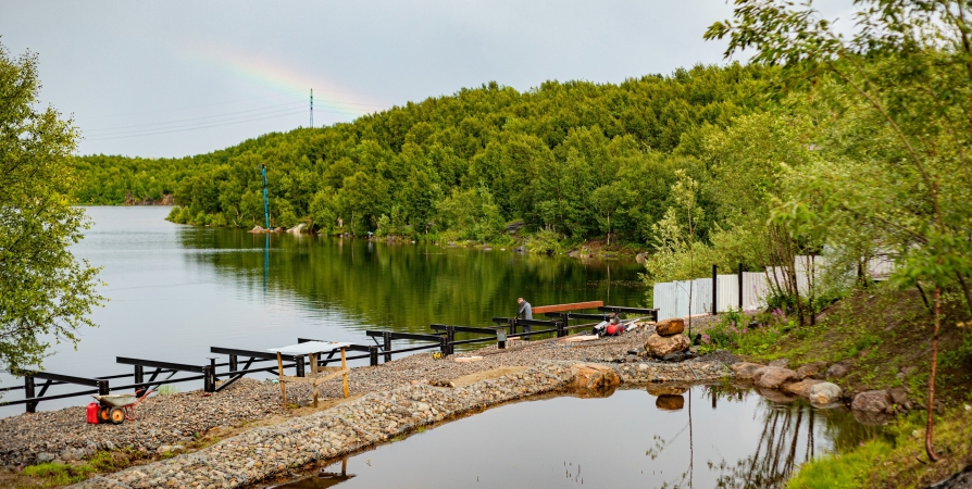 Благоустройство набережной на озере Среднем в Мурманске идет полным ходом