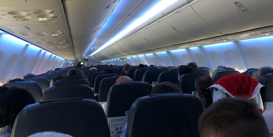В мурманском самолете спасли пассажира с подозрением на гипертонический криз