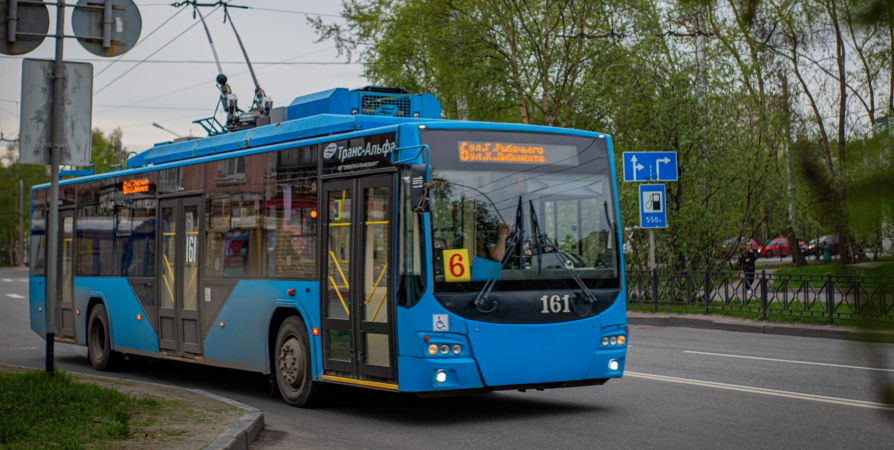 В троллейбусах и автобусах Мурманска можно оплатить проезд картами с истекшим сроком