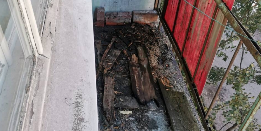 В квартире на Радищева в Мурманске сгорел балкон