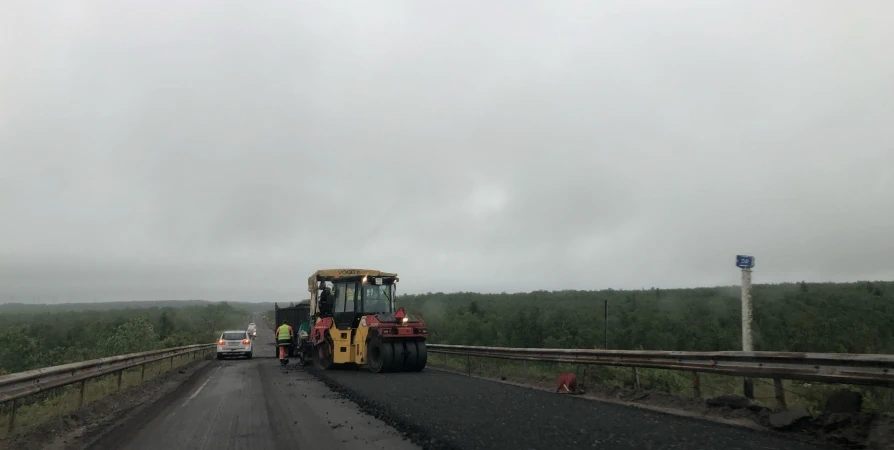 Из-за взрывных работ дорогу на Териберку перекрыли