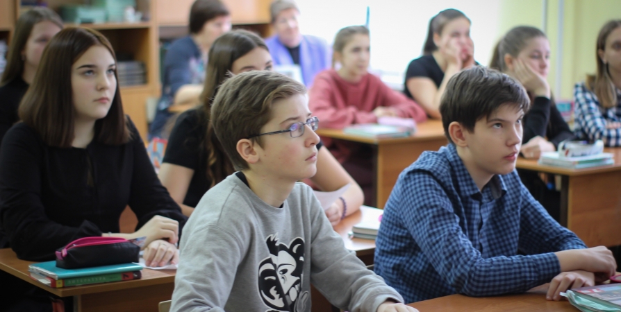 Министр образования Мурманской области прокомментировала запрет телефонов на уроках