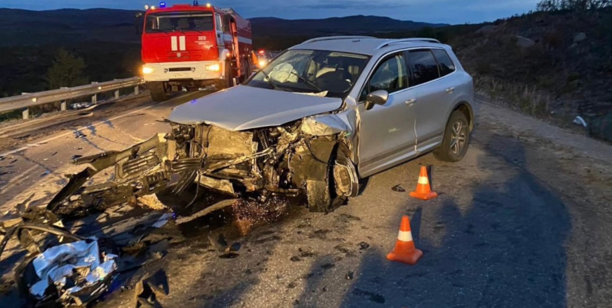 В лобовом ДТП на дороге Заполярный-Сальмиярви пострадали оба водителя