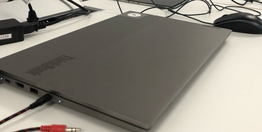 Безработный мурманчанин украл ноутбук из кабинета директора магазина