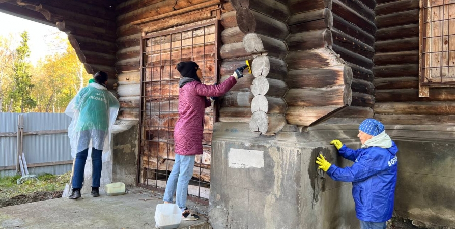 250 волонтеров трудились над восстановлением исторического здания в Мурмашах