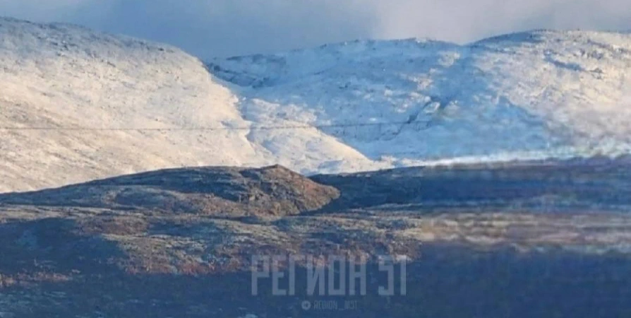 В Апатитах вершины гор покрылись снегом