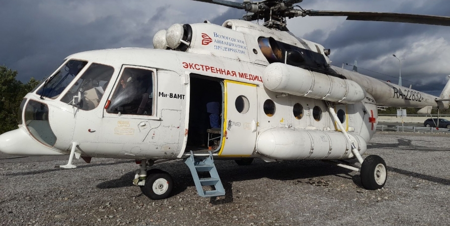 В Кировский район на помощь мужчине отправился вертолет с медиками