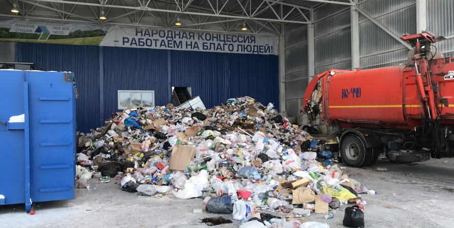 В Мурманске к зиме подготовили спецтехнику для вывоза мусора