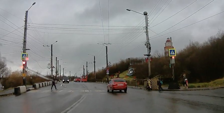 В Мурманске внимательные школьники избежали трагедии на дороге