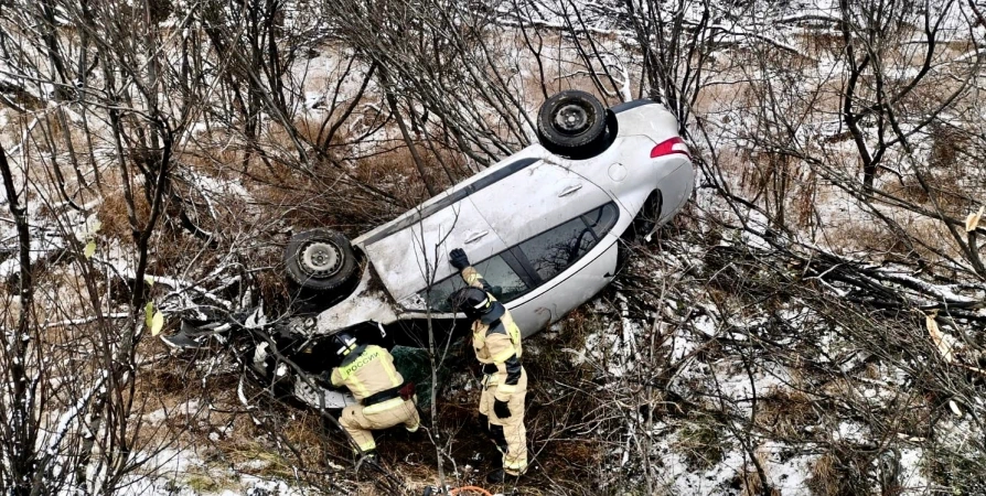 Под Мурманском авто улетело в кювет и перевернулось на крышу