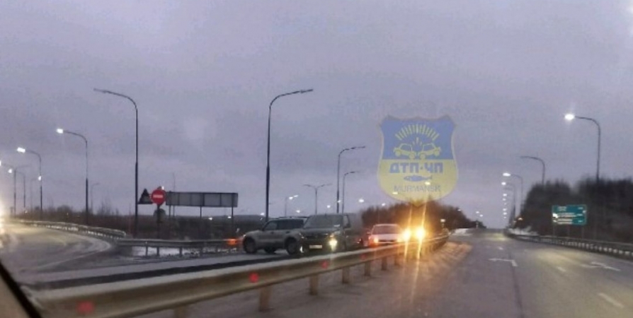 На Кольском мосту в Мурманске произошло три ДТП