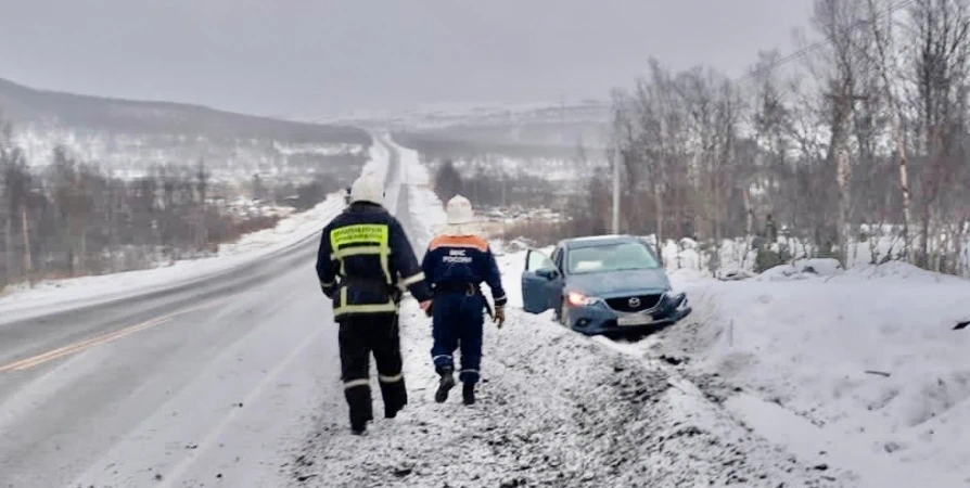 При столкновении Mazda и Subaru под Мурманском пострадали 6 человек