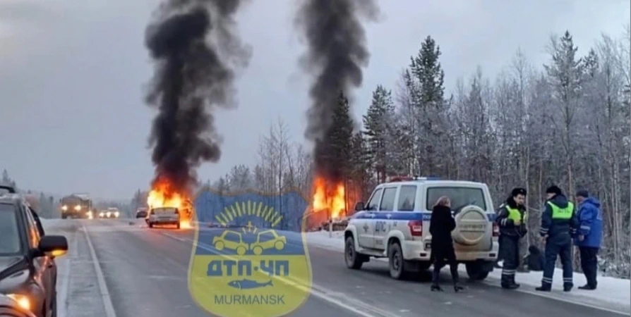 В ДТП под Кильдинстроем загорелись 2 автомобиля