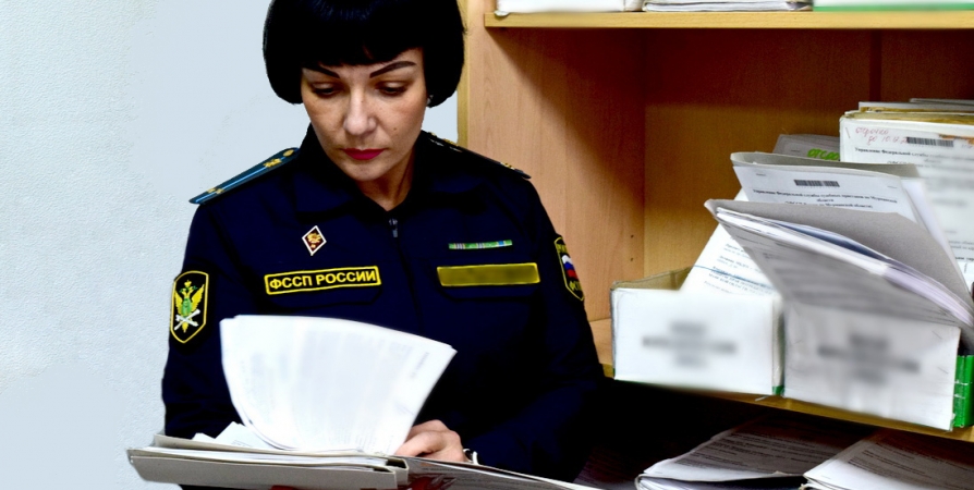 Заблокированный банковский счет заставил жителя Кировска оплатить долг в 200 тысяч