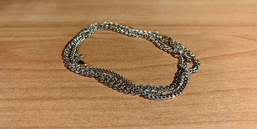 У жительницы Североморска подруга украла золотой браслет за 11 тысяч