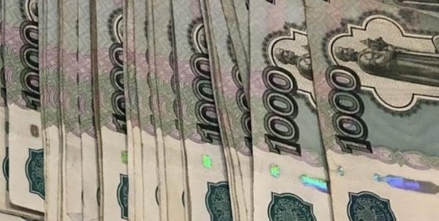 Управляющий фирмы в Мончегорске потратил дневную выручку из кассы в 100 тысяч