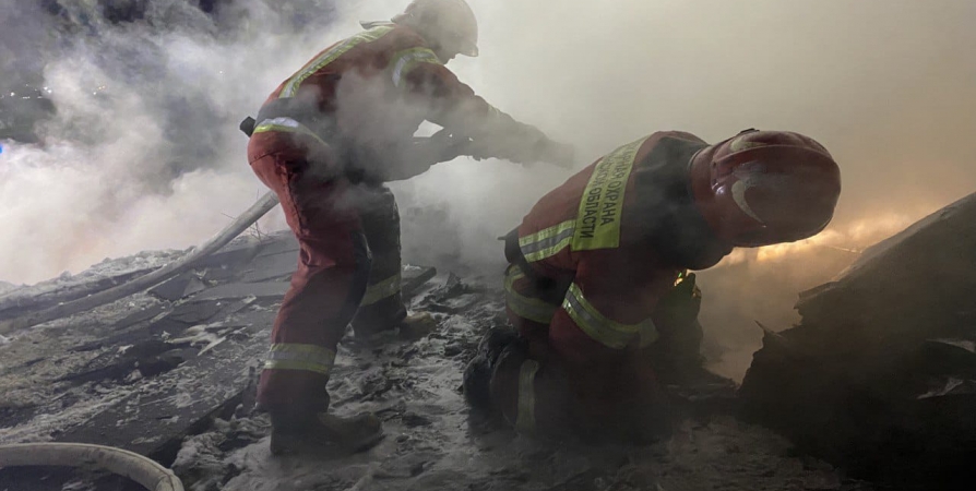 Пожар в мурманском автосервисе на Осипенко ликвидировали