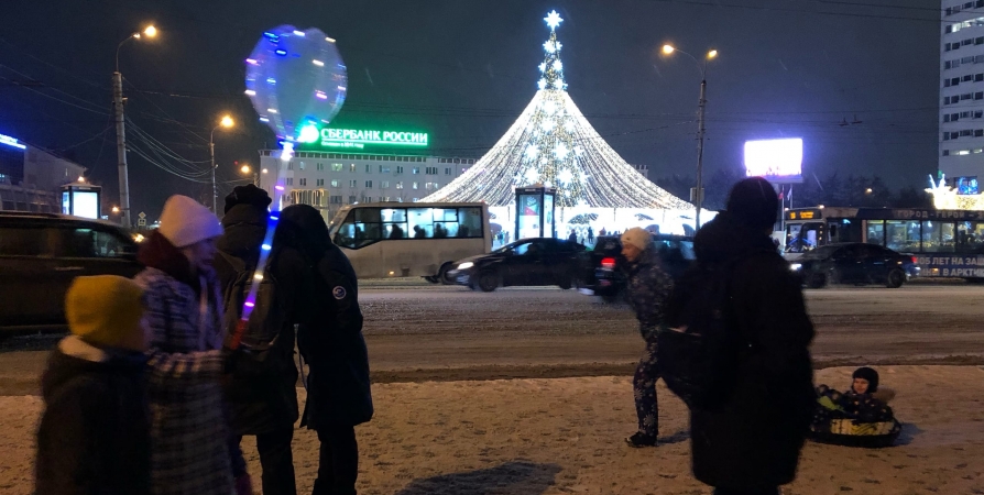 Ограничивать движение в центре Мурманска на новогоднюю ночь начнут 30 декабря