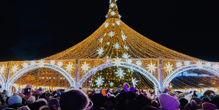 Сотни мурманчан собрались на открытии главной новогодней елки