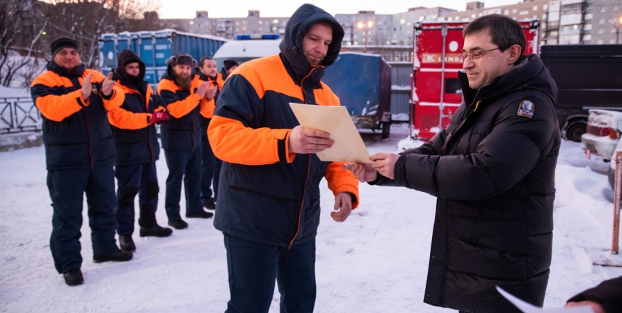 Глава Мурманска поздравил спасателей с профессиональным праздником