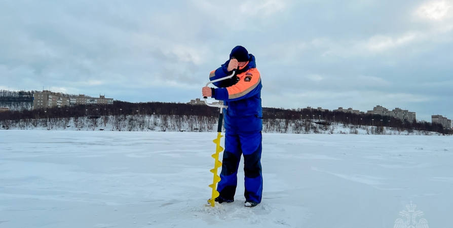 Перед Крещением на озерах Мурманской области измерили толщину льда на озерах