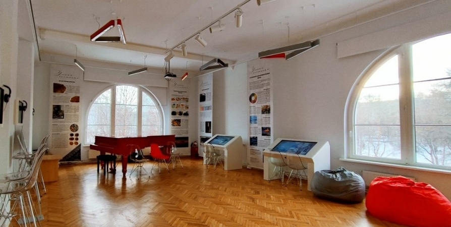 «Умная гостиная» открылась в художественном музее Мурманска