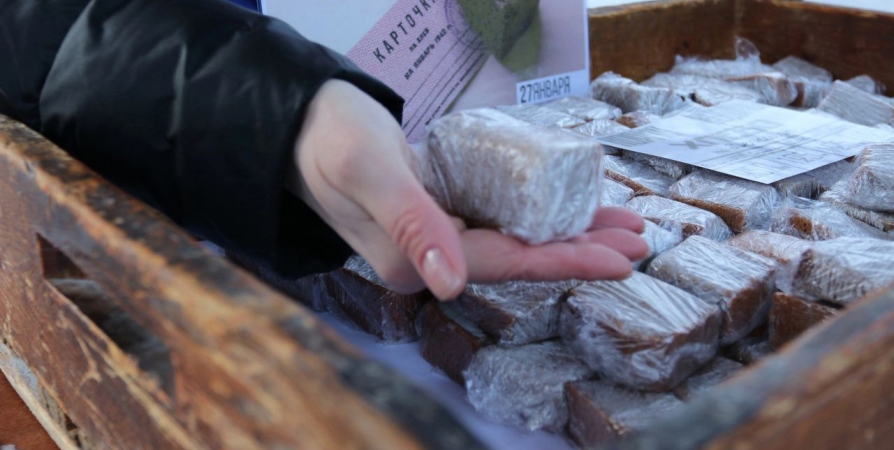 1000 хлебных пайков раздали северянам в память о подвиге жителей блокадного Ленинграда
