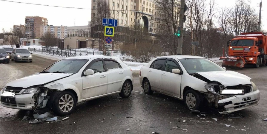 В ДТП на Ленина в Мурманске пострадал пассажир Chevrolet