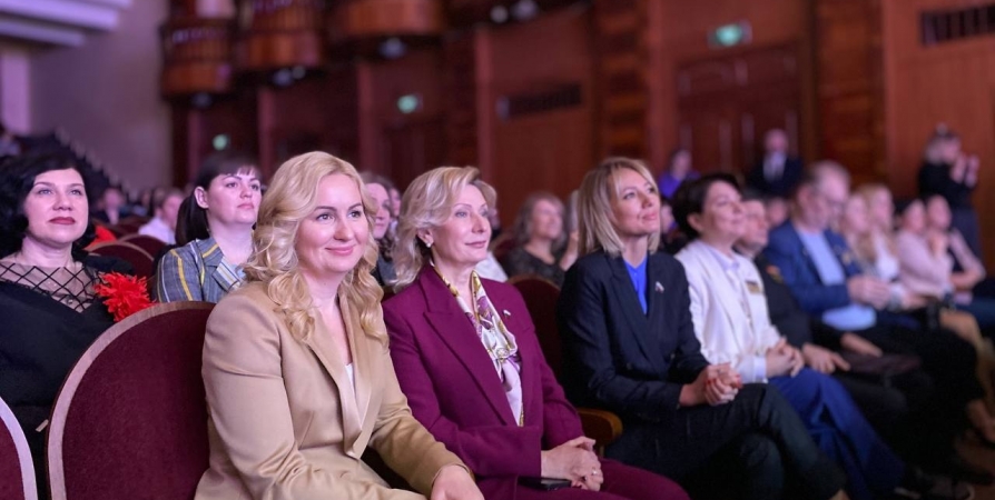 Сенаторы Галина Карелова и Инна Святенко приветствовали участниц «Звезды Севера»
