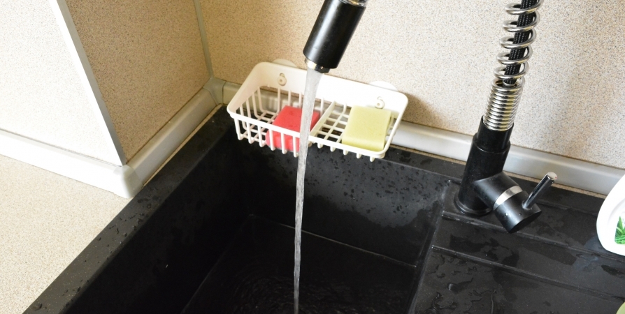 В 10 домах Мурманска отключат горячую воду