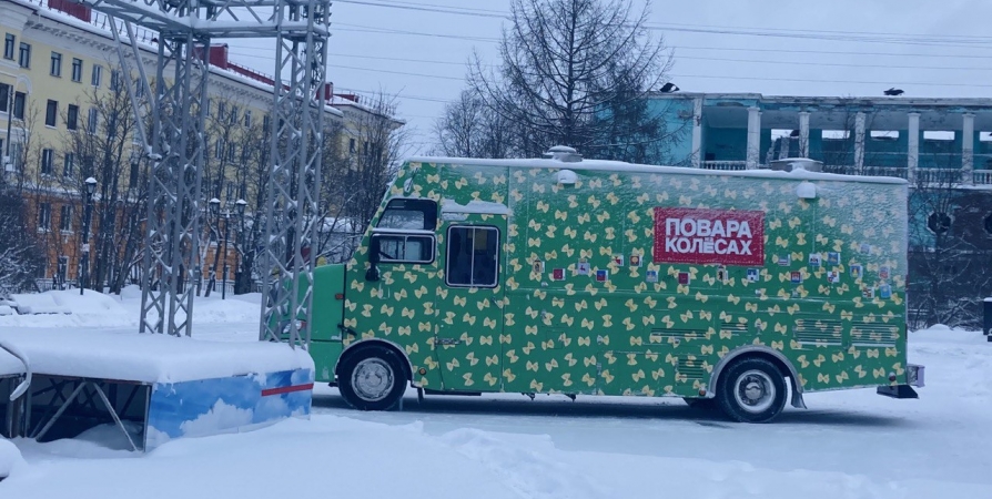 Съемки кулинарного тревел-шоу перенесли с морвокзала в сквер на Ленинградской в Мурманске