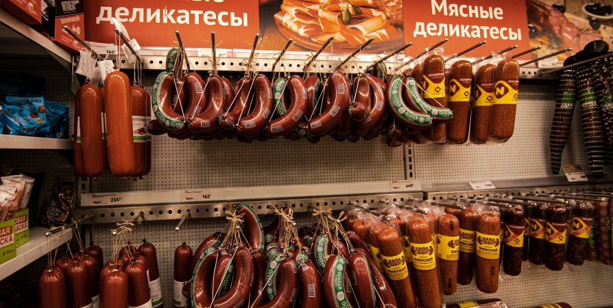 Жителя Кирова поймали на краже 5 палок колбасы в мурманском гипермаркете
